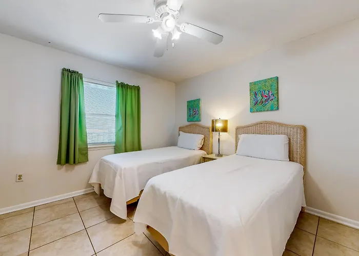 The Edgewater 44 Apartment *