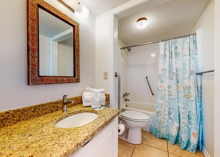 The Edgewater 44 Apartment