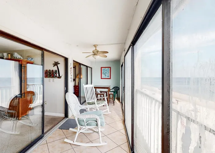 The Edgewater 44 Apartment *